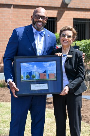 A photo of ODU President Brian O. Hemphill and Carolyn Barry.
